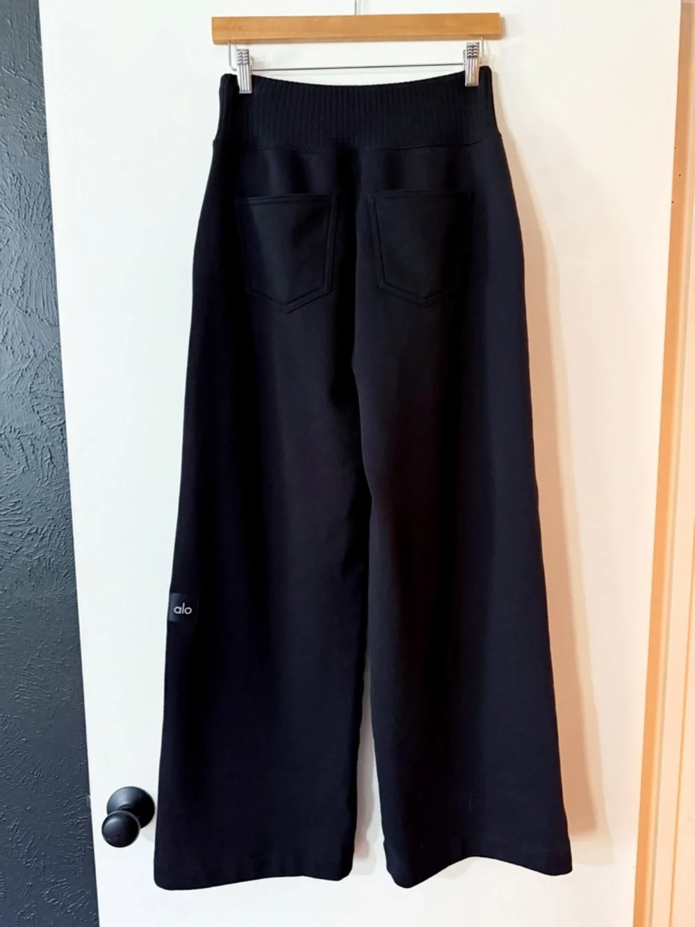 ALO Yoga Serenity Cropped Coverup + Wide Leg Sweatpant Black Size Medium - Picture 9 of 15